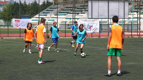 Cinsiyet eşitliğine futbol ile dikkat çektiler