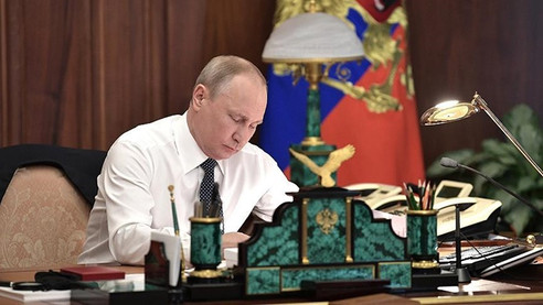 Putin'den 'dolar tekeli' eleştirisi