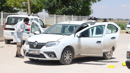Otomobilde oy pusulaları bulundu