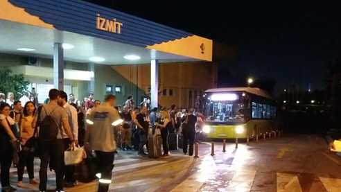 Hereke Tren İstasyonu sular altında kaldı, seferler iptal edildi