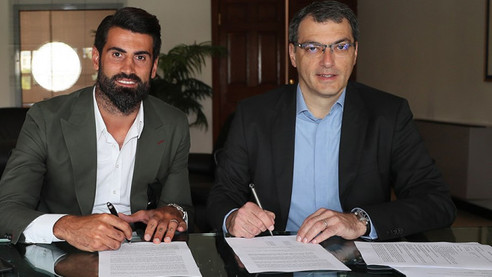 Volkan Fenerbahçe'de kaldı