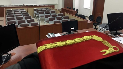 26 askeri hakim ve savcıya 7,5 yıl hapis