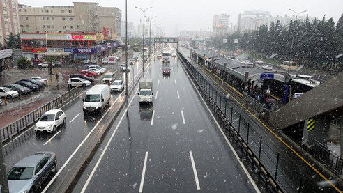 İstanbul için akşam saatlerinde şiddetli kar uyarısı