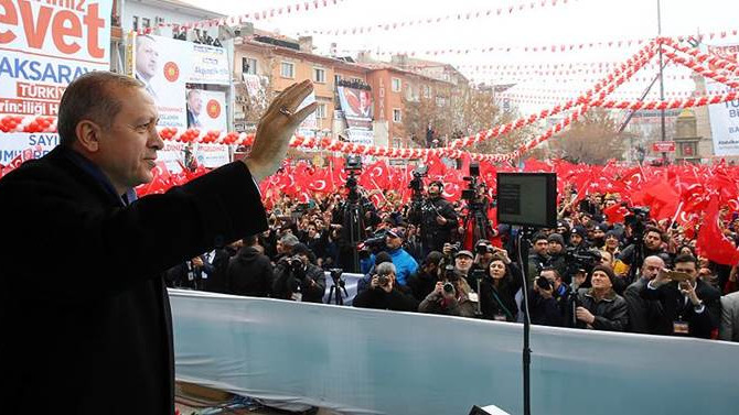 'Bu sistem bileklerimizde prangaydı'