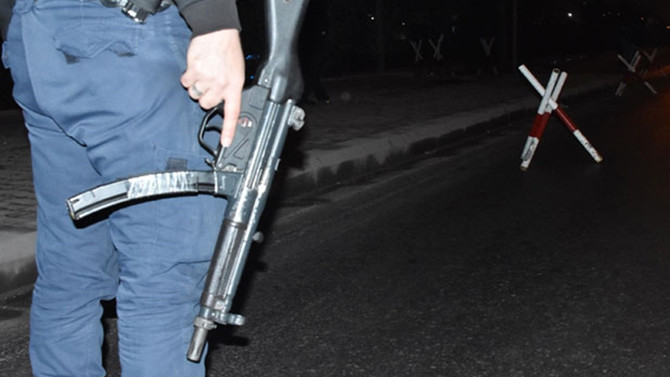 Emniyet binası önünde ateş açıldı