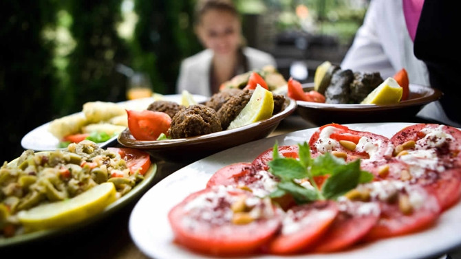 Artık kalabalık sofralar ve gurme aşçılar IN