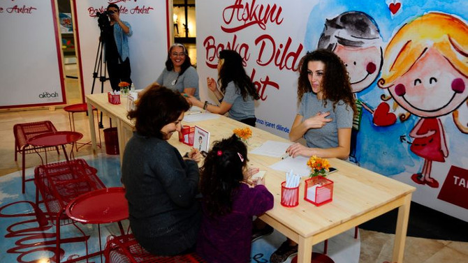 'Aslında bu bir işitme engeli değil, iki dil meselesi'