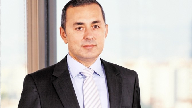 Yapı Kredi Leasing liderliği bırakmıyor