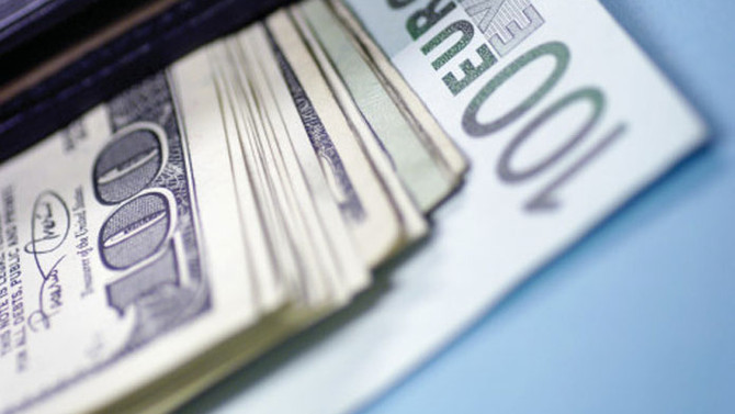Dolar serbest piyasada 3,65'den açıldı