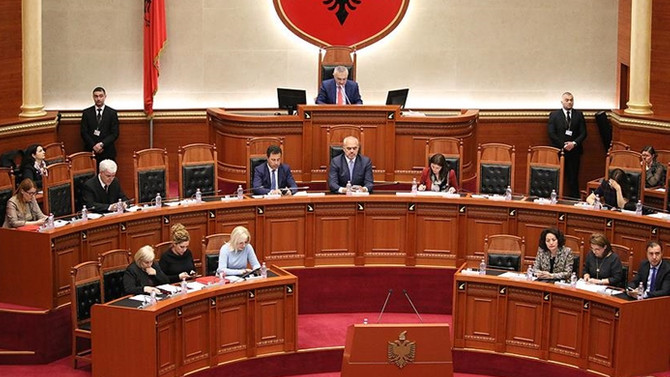 Arnavutluk'ta 'adaysız' cumhurbaşkanlığı seçimi