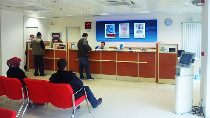 Bankacılıkta şube azaldı, çalışan arttı