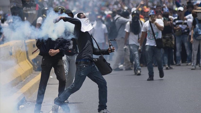 Venezuela'da hükümet karşıtı gösteriler sürüyor