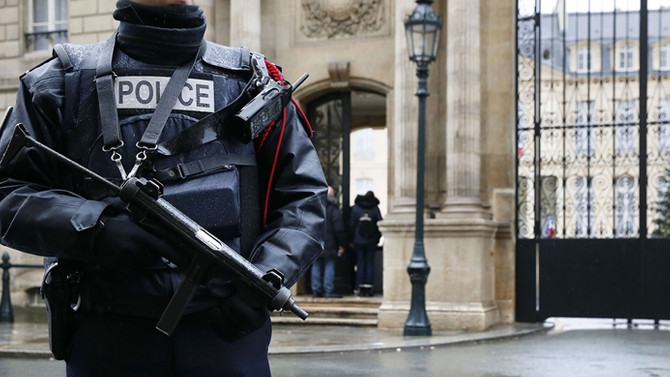 Paris'te silahlı saldırı
