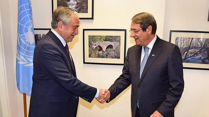 Akıncı ile Anastasiadis ara bölgede bir araya geldi