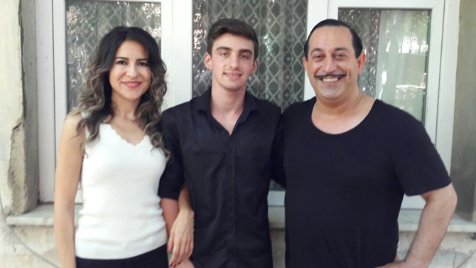 Cem Yılmaz, burs sözü verdiği otizmli Yunus ile buluştu