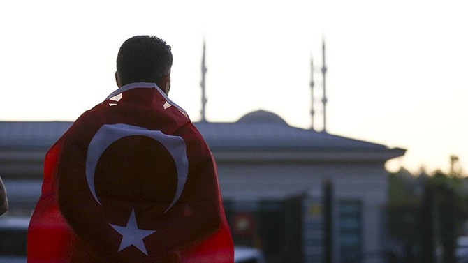 'Sosyal medya darbeye direnişte önemli rol oynadı'