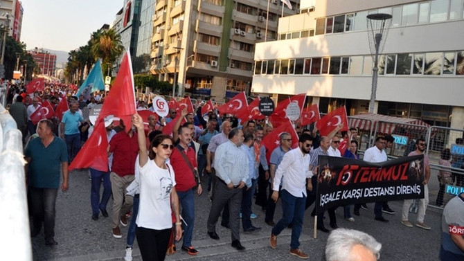 İzmir'de 'Milli İradeye Saygı' yürüyüşü