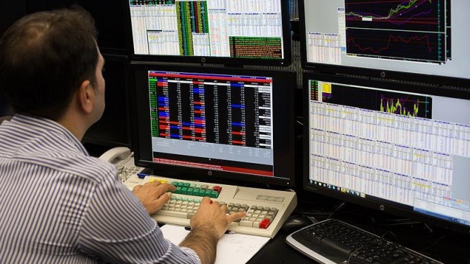 Yabancı hisse ve DİBS sattı