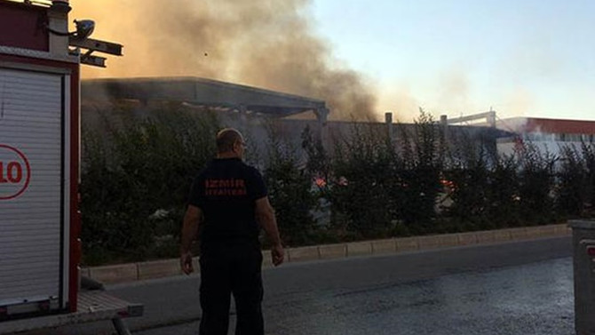 İzmir'de fabrika yangını