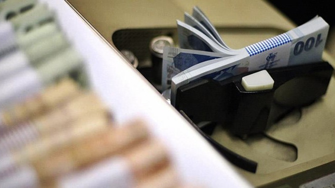 Bütçe, temmuzda 926 milyon TL fazla verdi