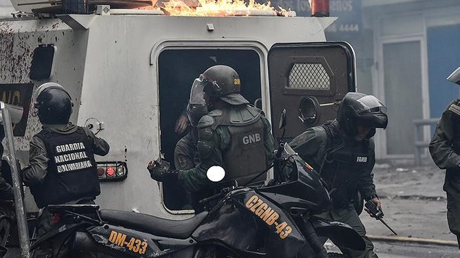 Venezuela'da askeri üsse saldırı