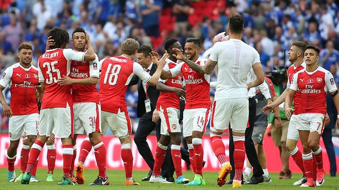 Arsenal sezonu kupayla açtı