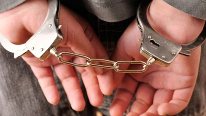 Türkiye'nin İnterpol'den istediği gazeteciye gözaltı