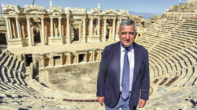 2 bin 300 yıllık kentin engellerini Tofaş kaldırıyor