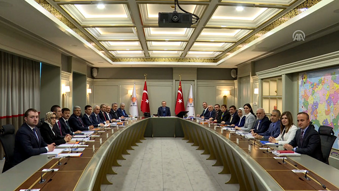 AK Parti MYK toplantısı sona erdi