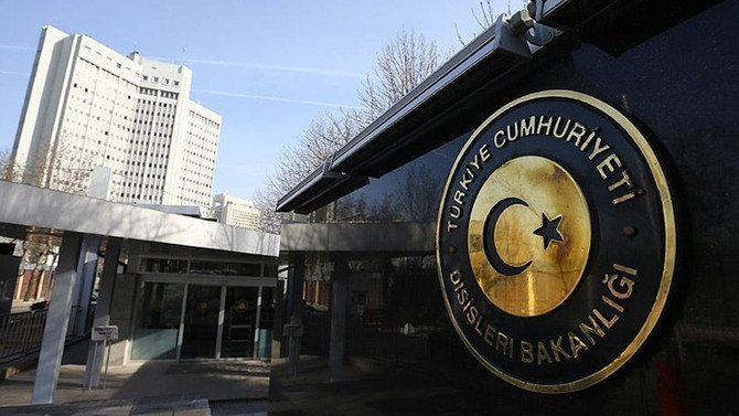 Dışişleri: Referandum ısrarının bedeli olur