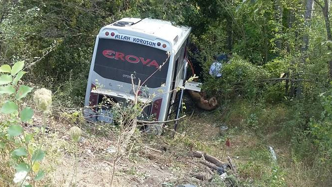 Amasya'da midibüs devrildi: 26 yaralı