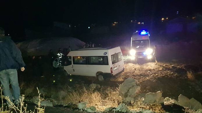 Ağrı'da düğün dönüşü kaza: 21 yaralı