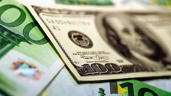 Dolar yönünü aşağı çevirdi