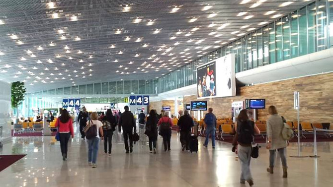 Fransa'da grevler uçuşları etkileyecek