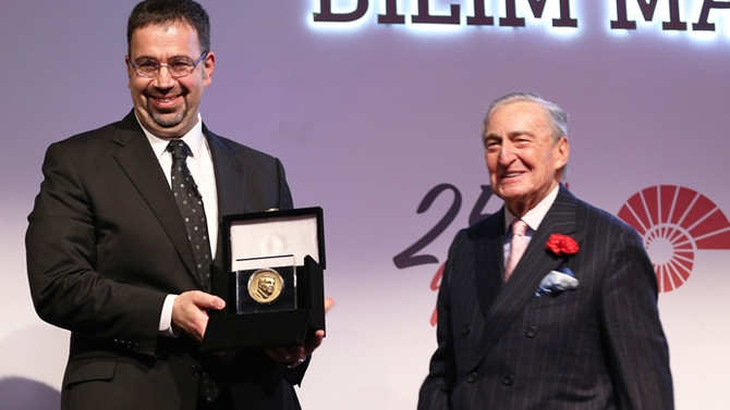 Armenian On Web Rahmi M Koc Bilim Madalyasi Acemoglu Na Verildi