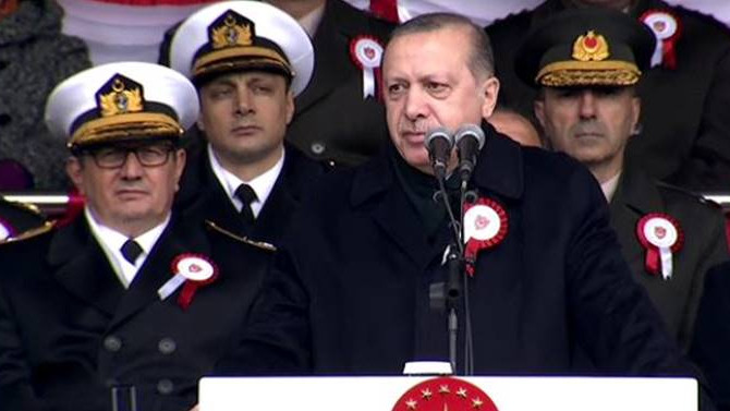 Erdoğan Kara Harp Okulu subay adaylarının mezuniyet törenine katıldı. ile ilgili görsel sonucu