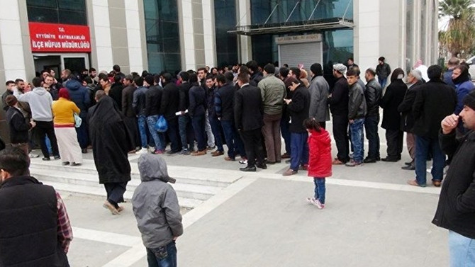 Nüfus müdürlüklerinde yeni kimlik mesaisi