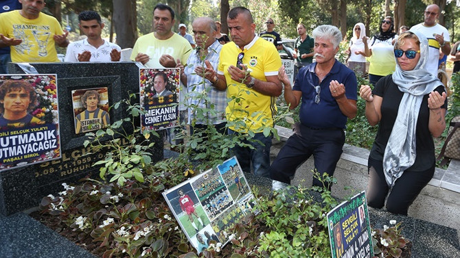 Selçuk Yula, mezarı başında anıldı