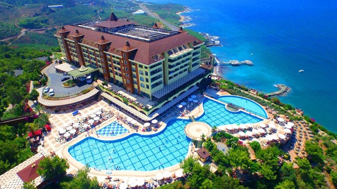 Ünlü otel el değiştiriyor