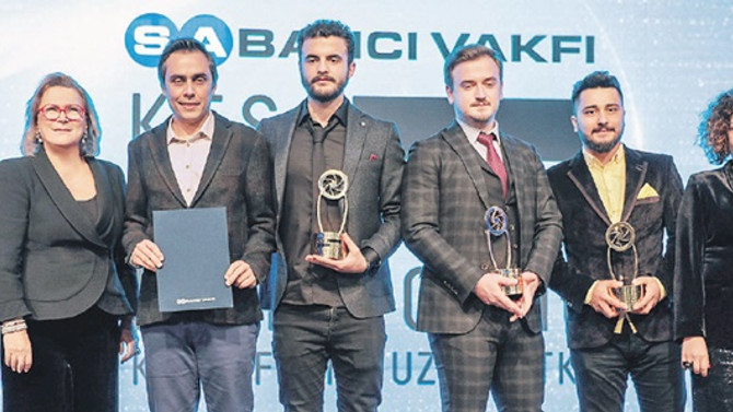 Kamerayı ayrımcılık öykülerine çevirdiler