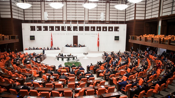 Meclis yeni başkan gündemiyle açılıyor