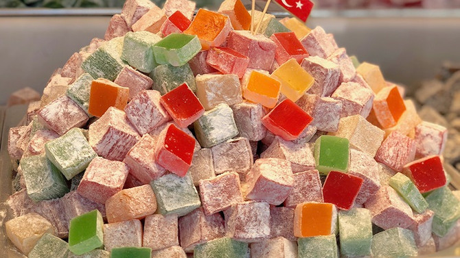 “Bayram geldi, hoş geldi; baklava tepsisi boş gel(me)di!