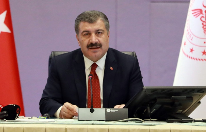 Koca, son bilgileri paylaştı Can kaybı 725, vaka sayısı 34 bin 109