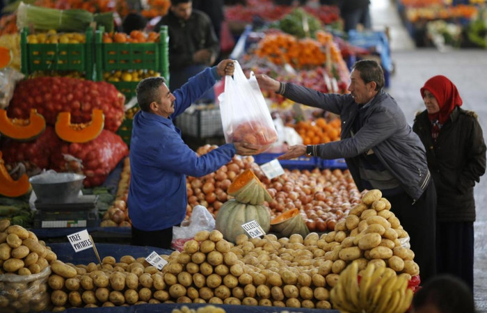 Dolar-TL öngörüsü de 7 lirayı aştı Enflasyon beklentisi çift hanede