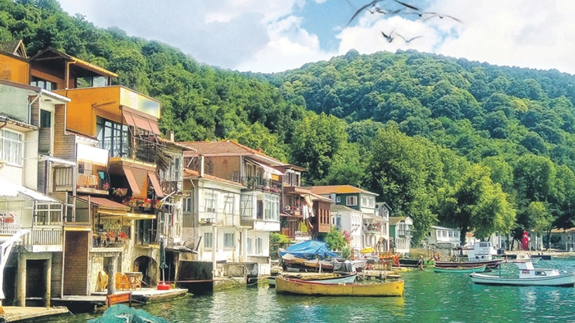 Yemyeşil bir balıkçı köyünde