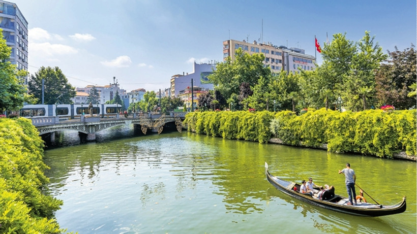Dün ve yarın Eskişehir'de kol kola