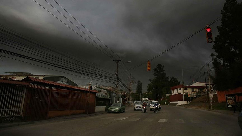 Turrialba Yanardağı faaliyete geçti