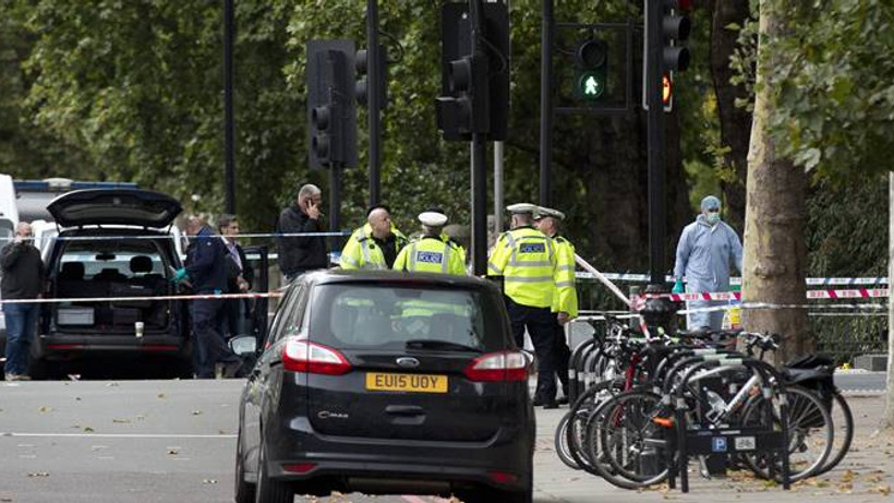 Londra'da araç yayaların arasına daldı: 11 yaralı