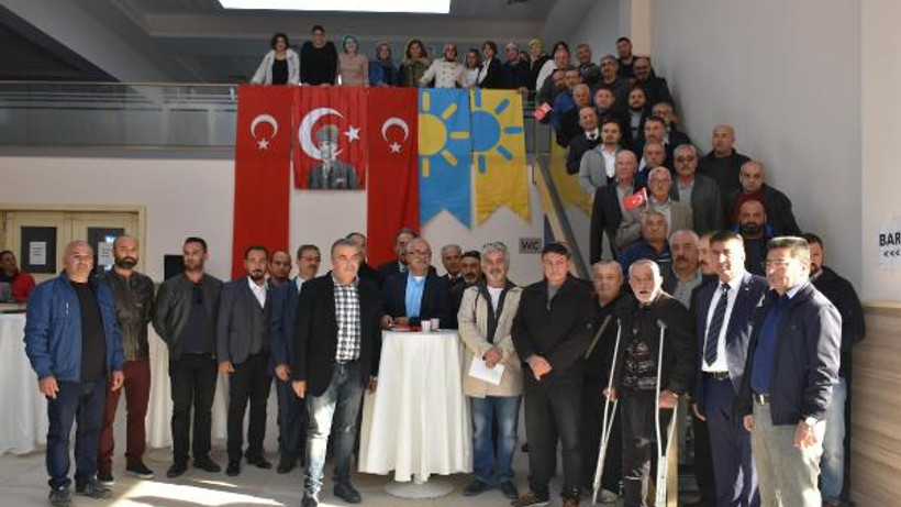 Kuşadası'nda MHP'den 150 kişi istifa etti