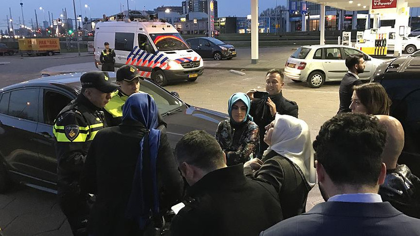 Bakan Kaya'nın aracı durduruldu